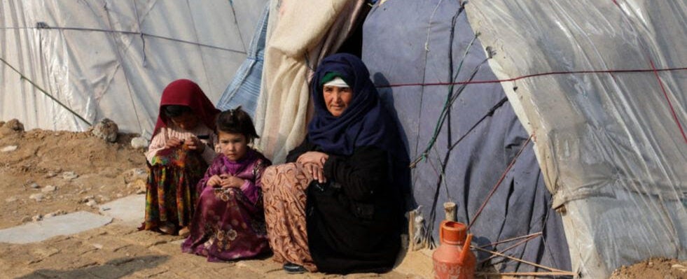 An image of an Afghan refugee woman and two children is included to evoke the theme of the event described on this page, which is the humanitarian crisis in Afghanistan.